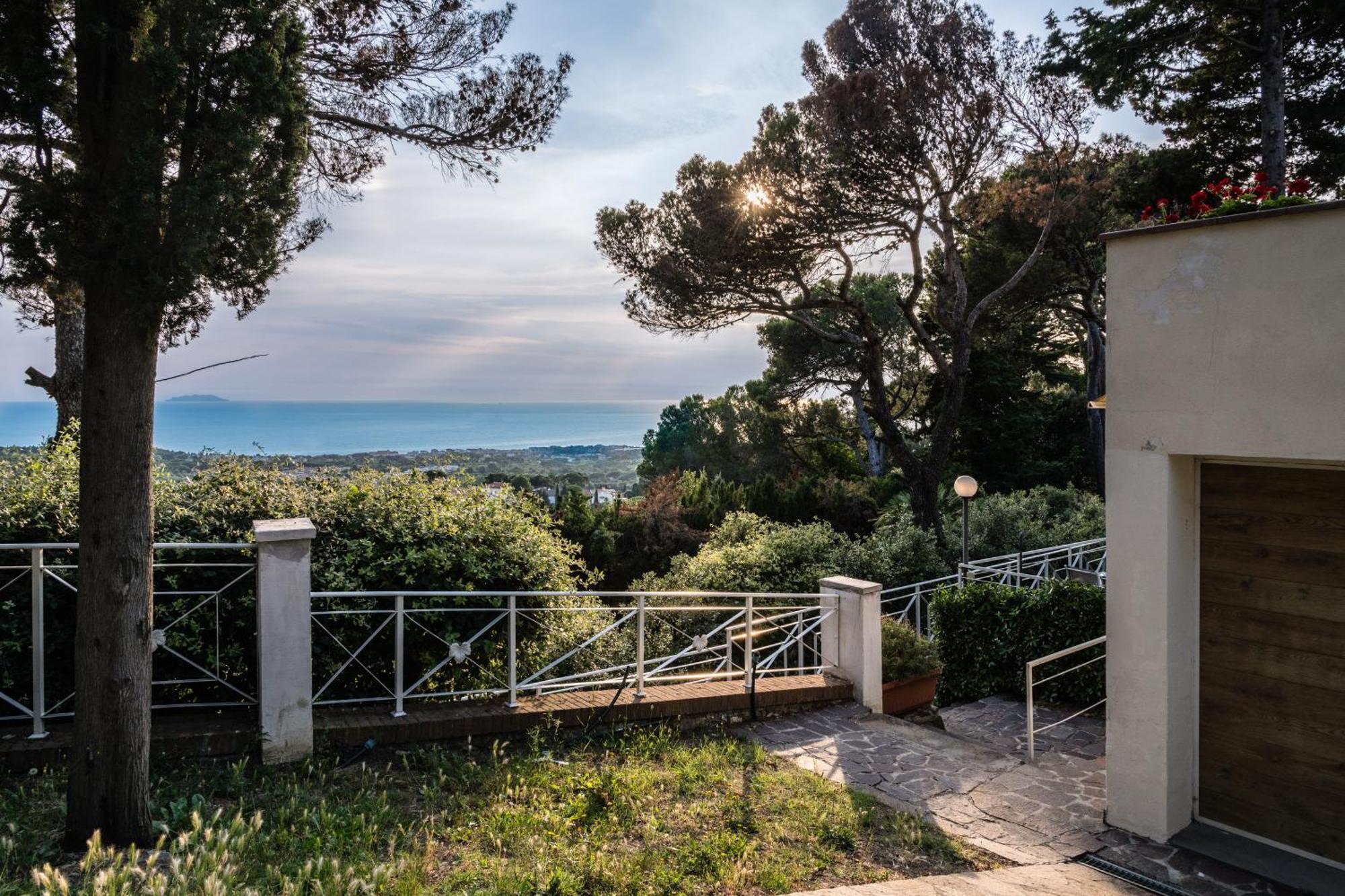Appartamento Montenero Vista Mare ลีวอร์โน ภายนอก รูปภาพ